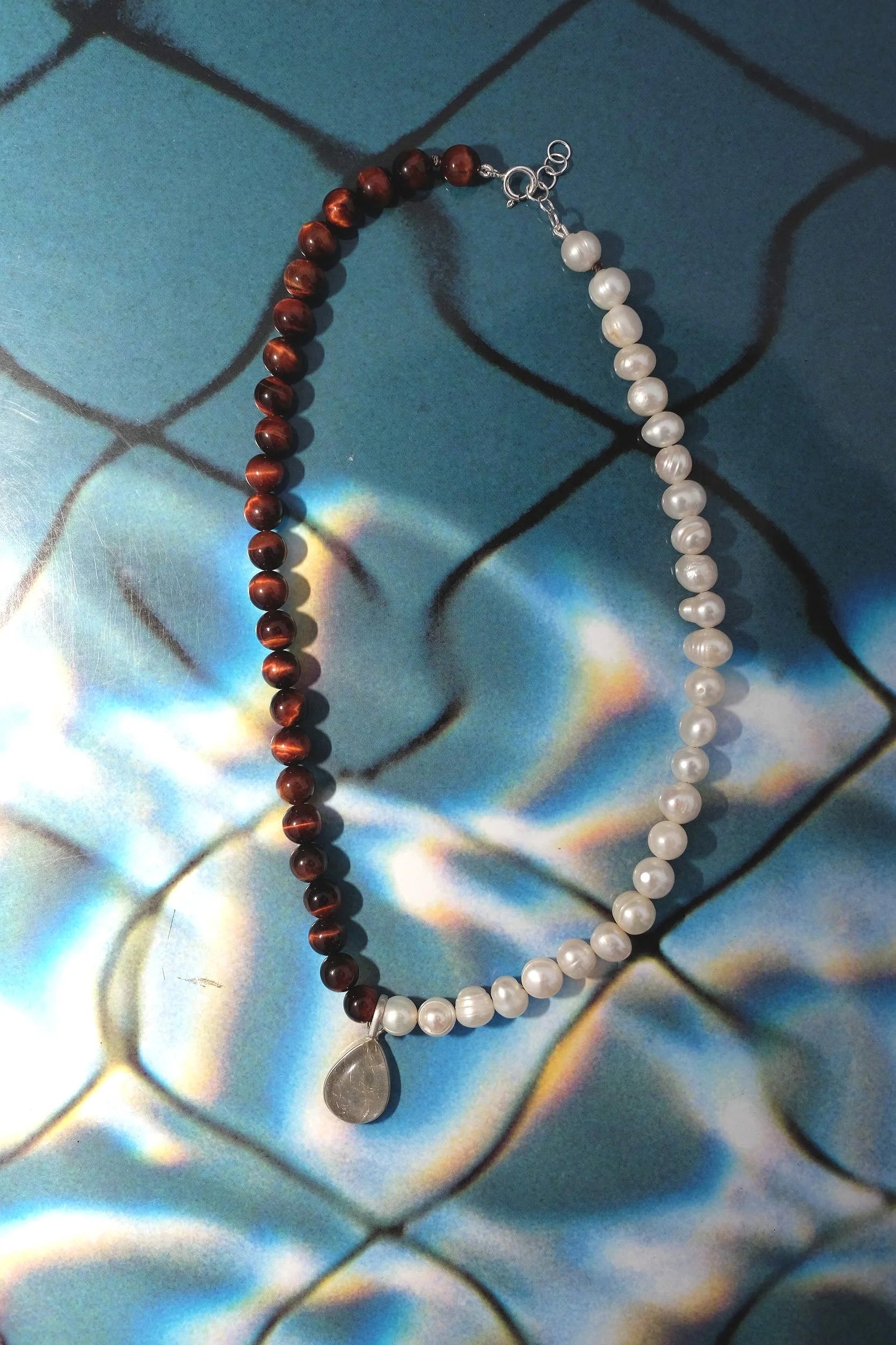Perlenkette mit rotem Tigerauge und Edelsteinanhänger 925 Silber